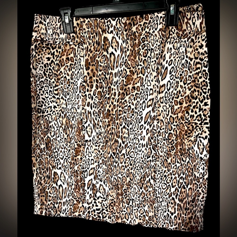 NY & Co Stretch• Leopard Print Black Brown Women’s Size 10, EUC